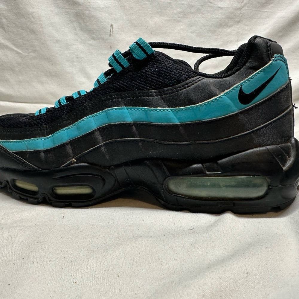 Nike air max size 9.5 in great shape style code 336620-012